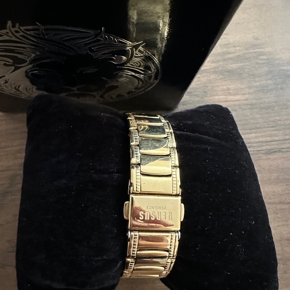 New With Box, Very Unique, Authentic Versus Versa… - image 4